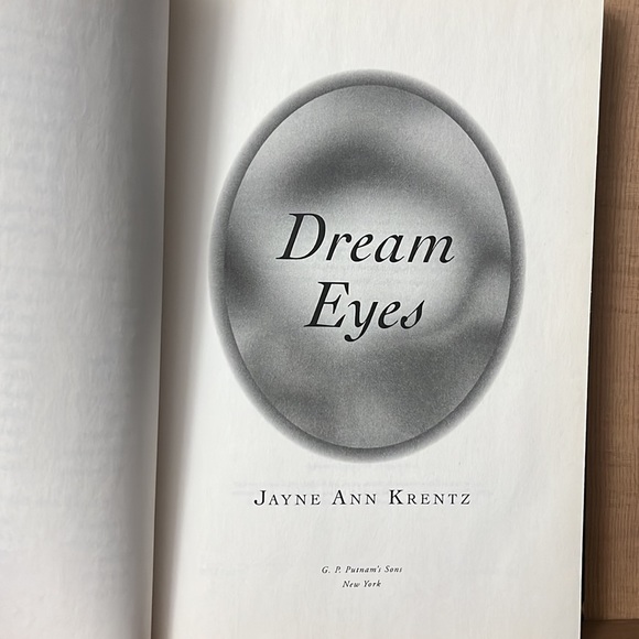 Hardcover novel “Dream Eyes” by Jayne Ann Krentz published by Putnam - Picture 14 of 16